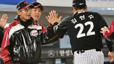 야구는 9회말까지 믿기지 않는 역전승 LG 김현수 투런포