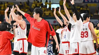 벼랑 끝에서 살아난 SK, 2연승으로 반격…6차전 창원행